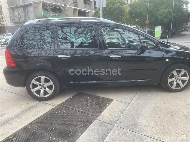 Usado Peugeot 307 136 CV (100 kW) 2008 Negro Familiar