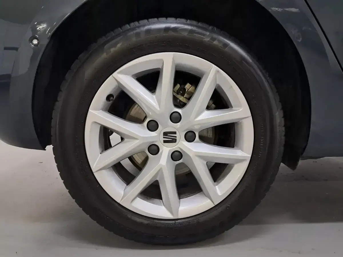 Usado Seat Leon Style 110 CV (80 kW) 2024 Gris