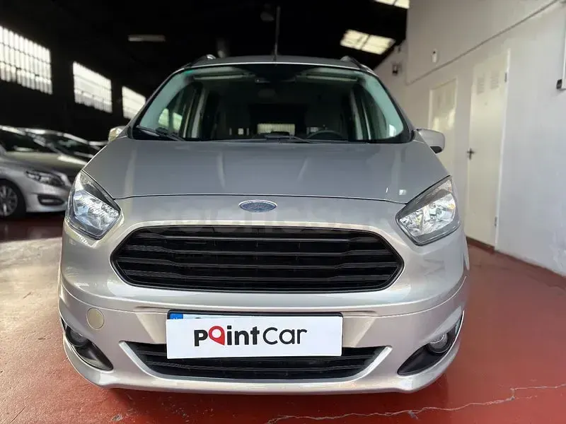 Usado Ford Tourneo Courier Trend 100 CV (73 kW) 2017 Beige Monovolumen