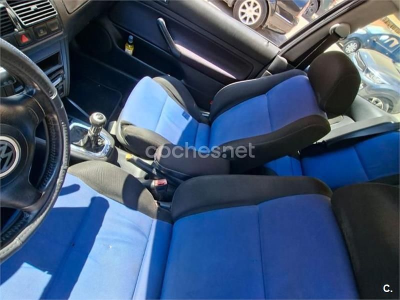 Gris / plata Usado 2001 VW Golf IV Berlina | 2200 € (Super precio) - Imagen 1/4