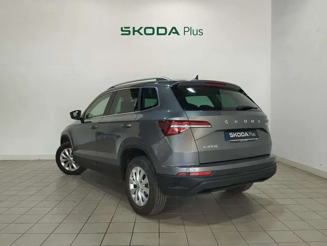 Usado Skoda Karoq Ambition 116 CV (85 kW) 2022 Gris SUV