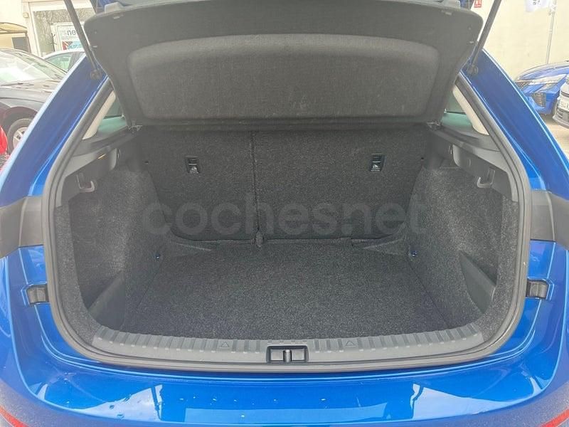 Usado Skoda Scala Ambition 95 CV (69 kW) 2022 Azul Utilitario