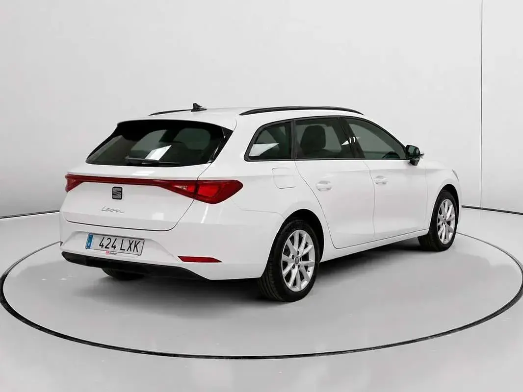 Usado Seat Leon ST Reference 116 CV (85 kW) 2022 Blanco Familiar