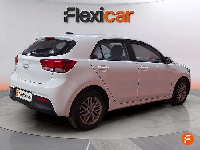 Usado Kia Rio 84 CV (61 kW) 2022 Blanco Berlina
