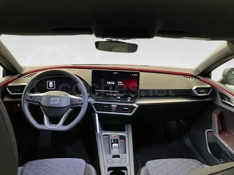 Usado Seat Leon FR 204 CV (150 kW) 2025 Gris / plata Berlina
