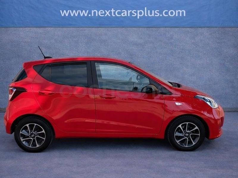 Usado Hyundai i10 66 CV (48 kW) 2019 Rojo Utilitario