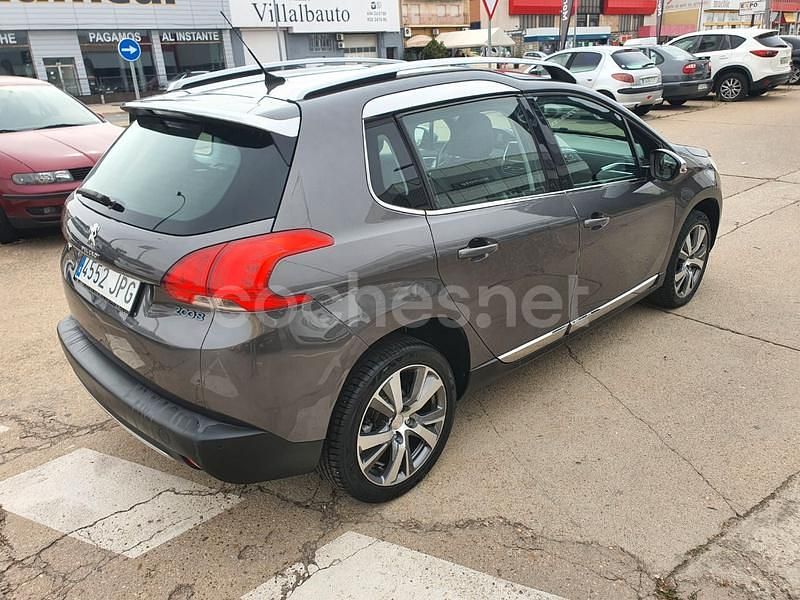 Usado Peugeot 2008 Allure 100 CV (73 kW) 2016 Gris / plata SUV