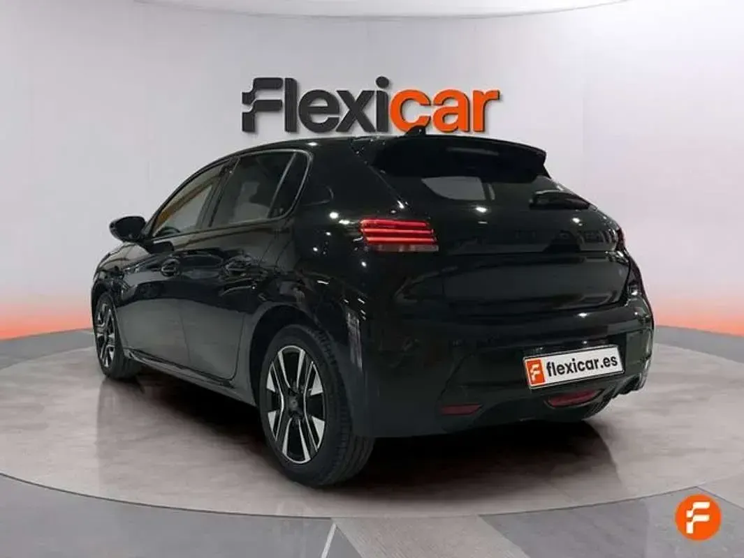 Usado Peugeot 208 Allure 101 CV (74 kW) 2025 Negro Utilitario