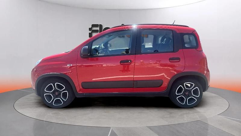 Usado Fiat Panda 71 CV (52 kW) 2022 Rojo Utilitario