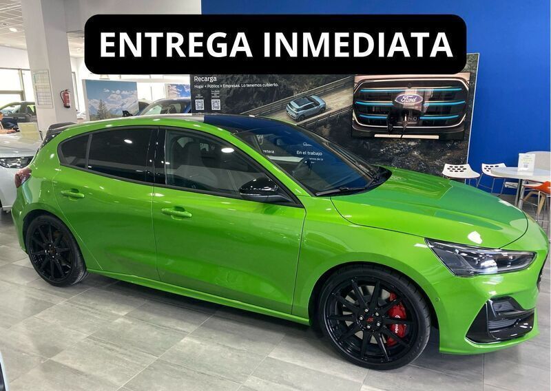 Verde Nuevo 2024 Ford Focus ST Berlina | 40.900 € - Imagen 1/4