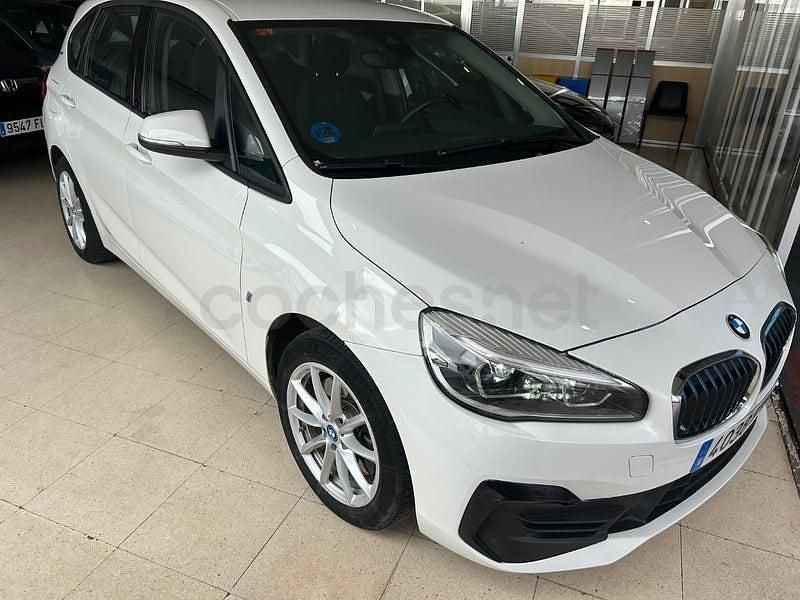 Begagnad BMW 225 Active Tourer iPerformance 224 HK (164 kW) 2019 Vit Minibuss
