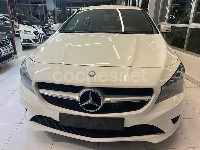 Usado Mercedes CLA200 Shooting Brake Urban 136 CV (100 kW) 2016 Blanco Familiar
