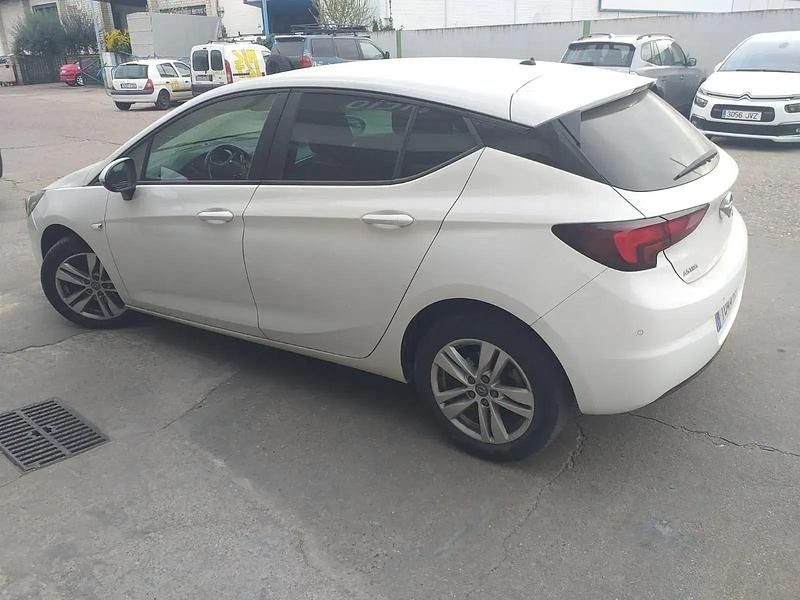Używany Opel Astra S 110 KM (80 kW) 2019 Biały