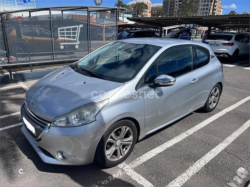 Usado Peugeot 208 Allure 95 CV (69 kW) 2013 Gris / plata Utilitario