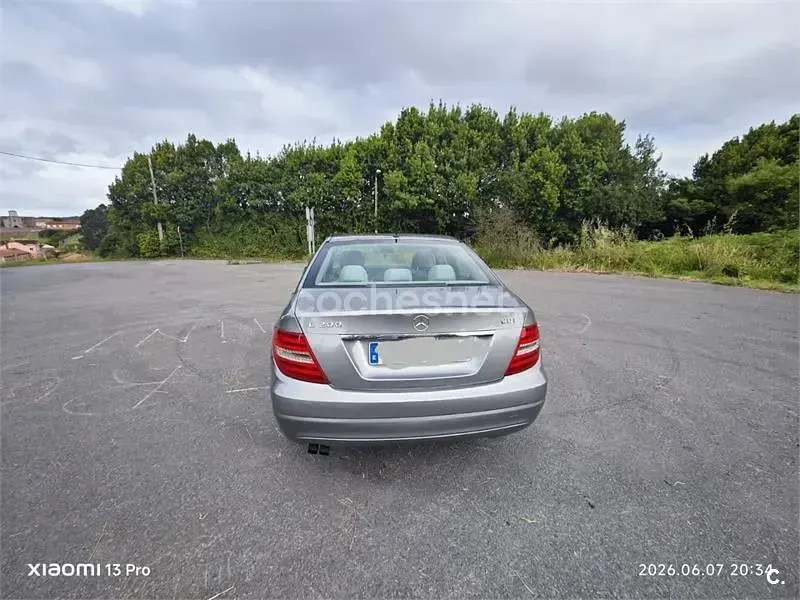 Usado Mercedes C200 Elegance 136 CV (100 kW) 2011 Gris / plata Berlina