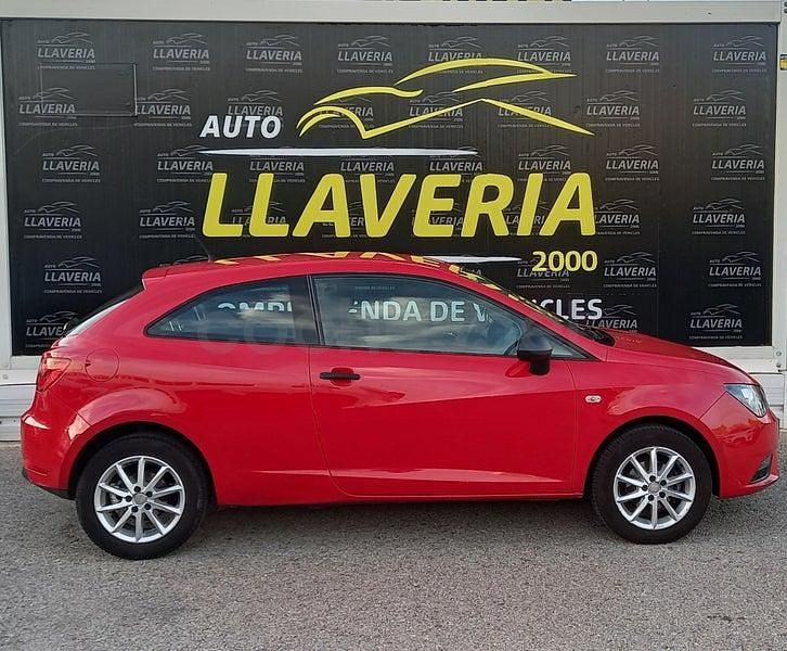 Usado Seat Ibiza SC Reference 90 CV (66 kW) 2013 Rojo Utilitario