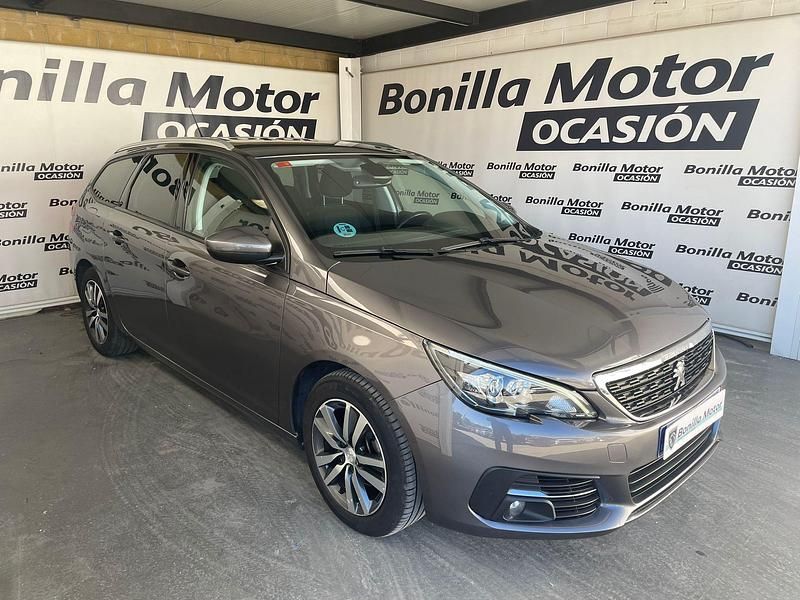 Usado Peugeot 308 Style 130 CV (95 kW) 2021 Gris Familiar