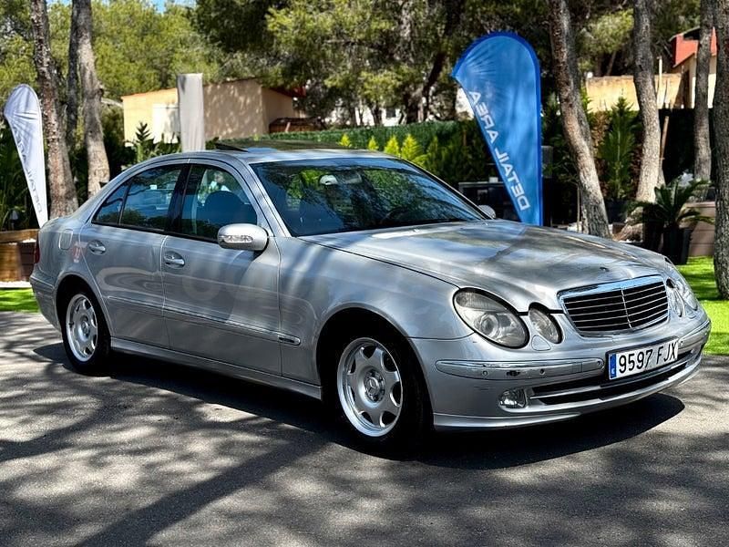 Usado Mercedes E320 Avantgarde 204 CV (150 kW) 2004 Gris / plata Berlina