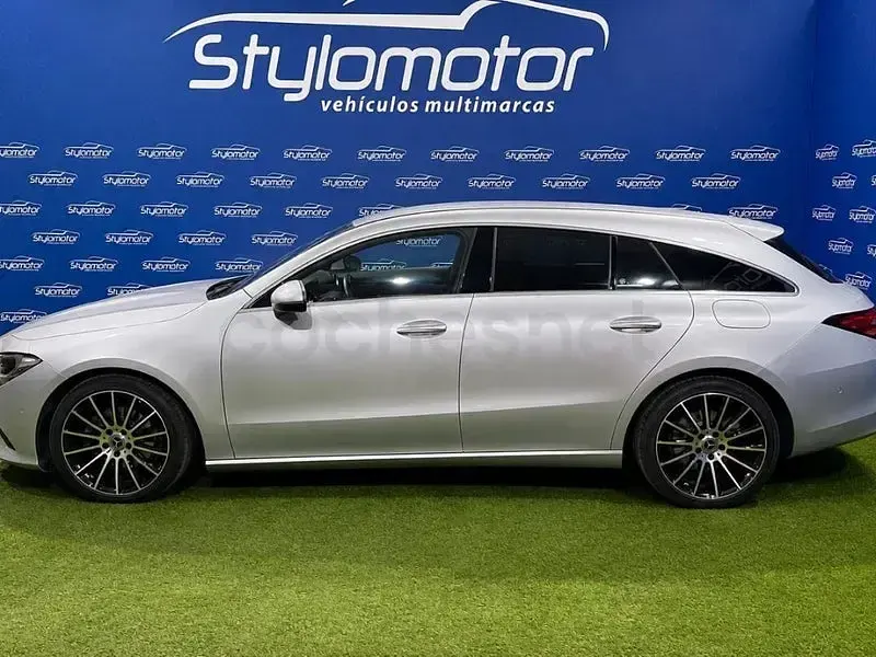 Usado Mercedes CLA200 Shooting Brake 150 CV (110 kW) 2021 Gris / plata Familiar