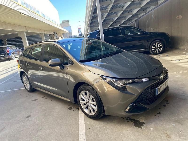 Usado Toyota Corolla Active 140 CV (102 kW) 2025 Bronce Familiar