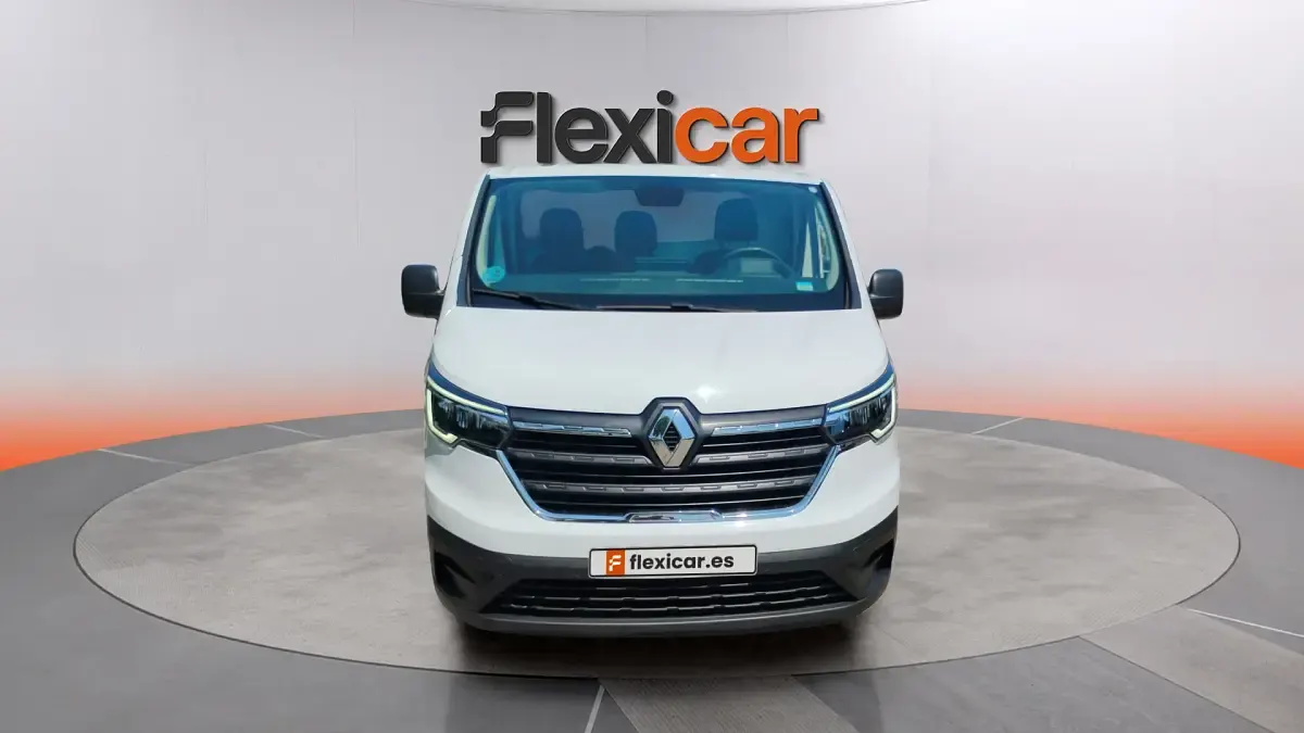 Usado Renault Trafic 110 CV (80 kW) 2022 Blanco Monovolumen