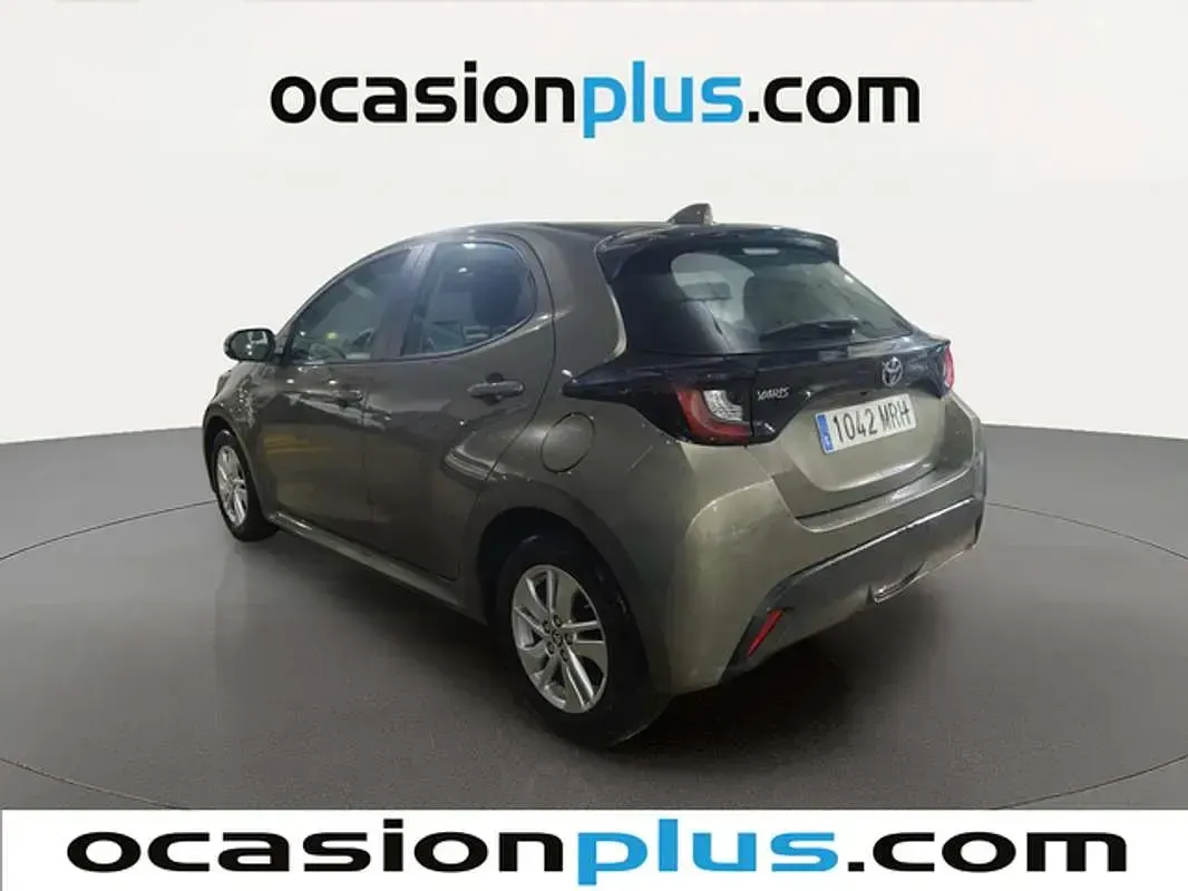 Usado Toyota Yaris Edition 125 CV (91 kW) 2024 Marrón Utilitario