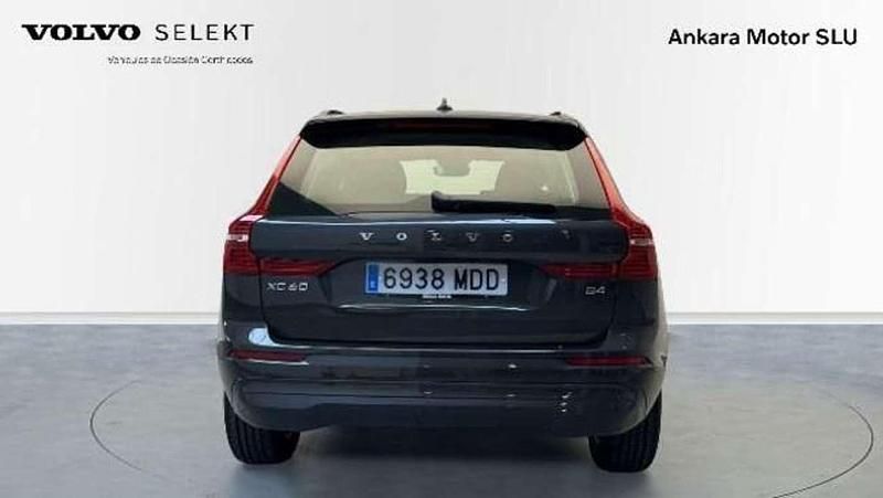 Usado Volvo XC60 Momentum 197 CV (144 kW) 2022 Gris SUV