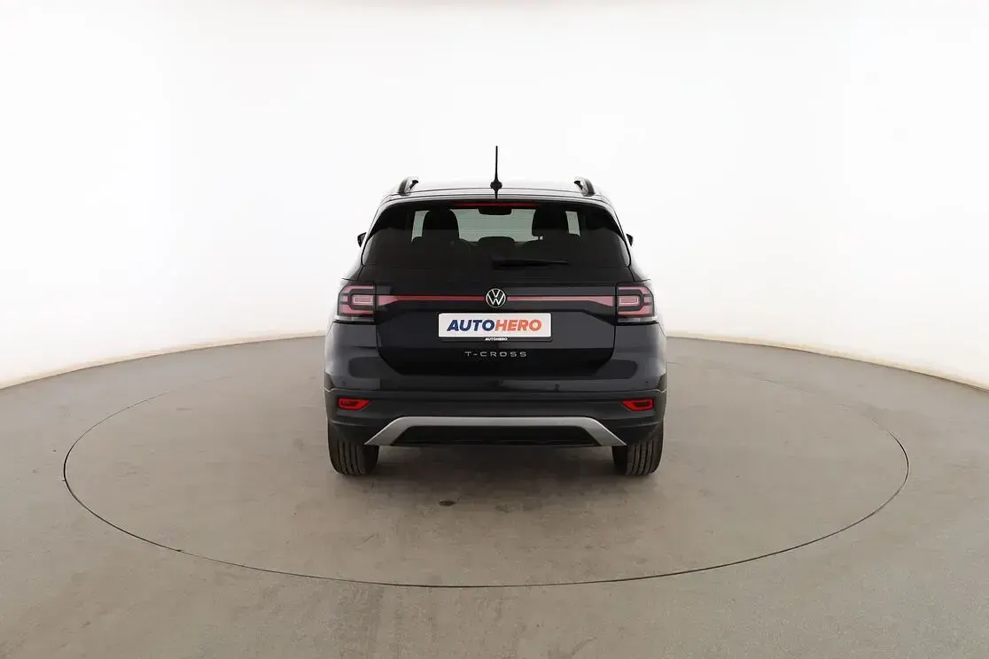 Usado VW T-Cross Advance 110 CV (80 kW) 2022 Negro SUV