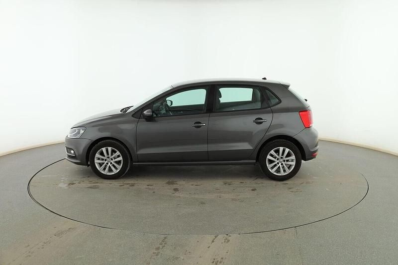 Usado VW Polo Advance 90 CV (66 kW) 2017 Gris Berlina