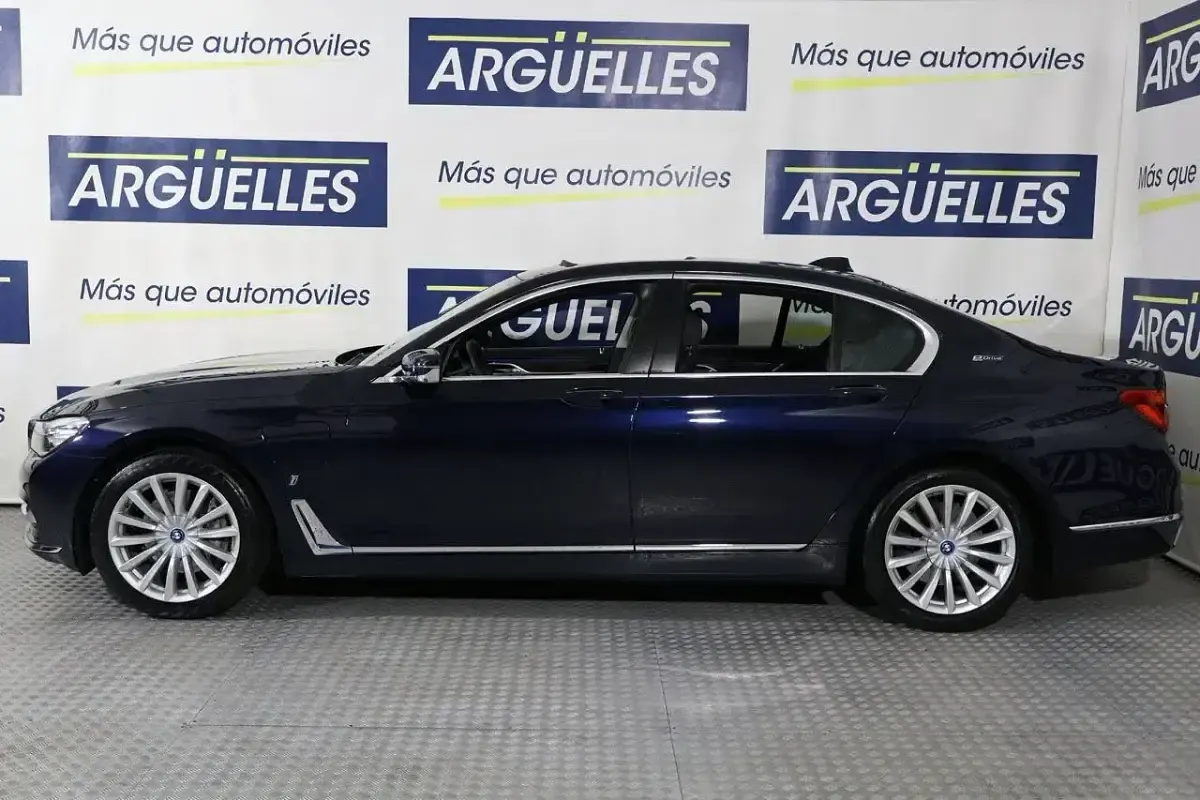 Käytetty BMW 740 iPerformance 326 HP (239 kW) 2018 Sininen Sedan