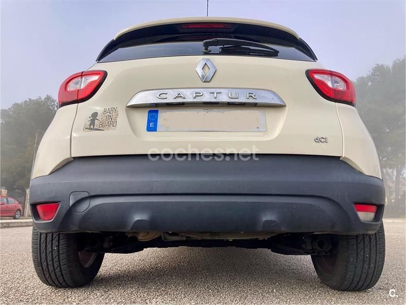 Usado Renault Captur Zen 90 CV (66 kW) 2013 Blanco SUV
