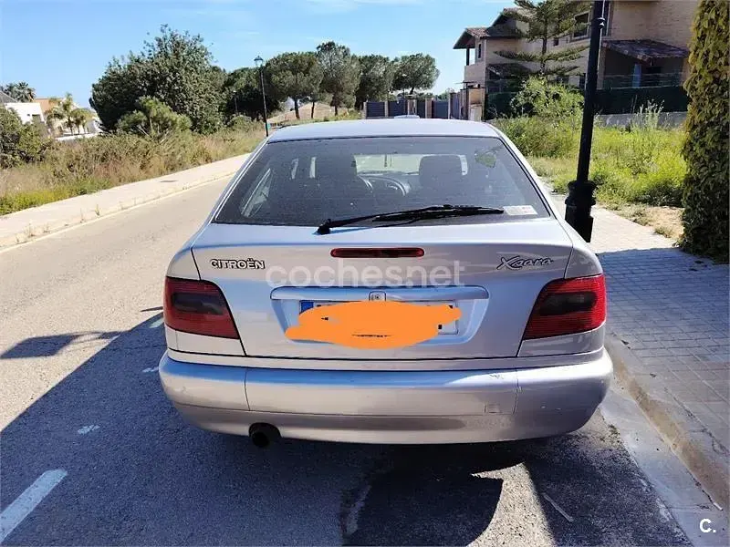 Usado Citroën Xsara 90 CV (66 kW) 1998 Gris / plata Berlina
