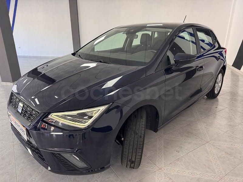 Usado Seat Ibiza Style Plus 110 CV (80 kW) 2022 Azul Utilitario