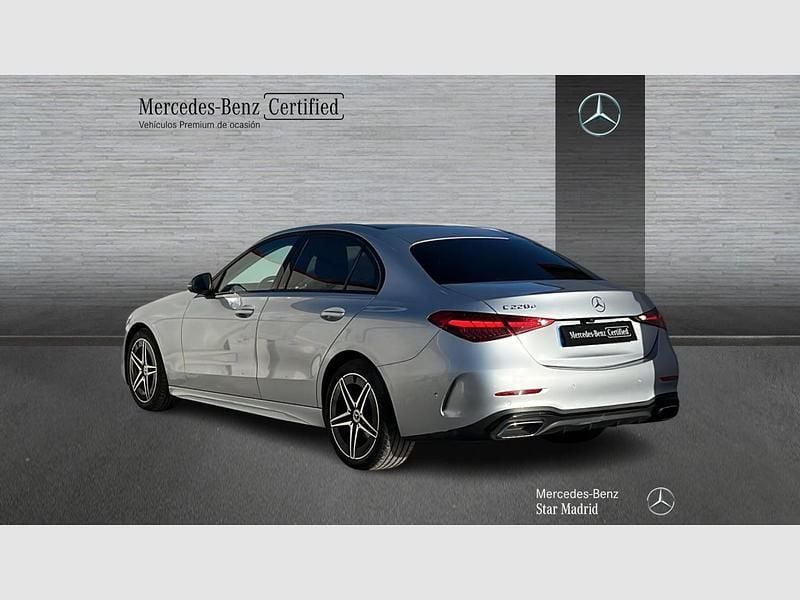 Usado Mercedes C220 AMG line 200 CV (147 kW) 2025 Plata hightech (metalizado) Berlina