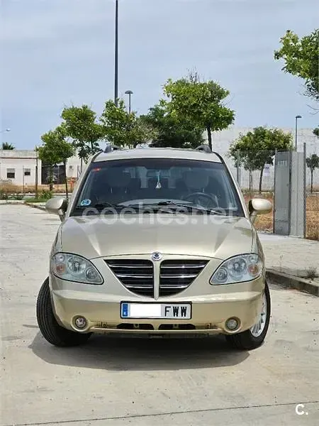 Usado SsangYong Rodius Limited 165 CV (121 kW) 2007 Beige Monovolumen
