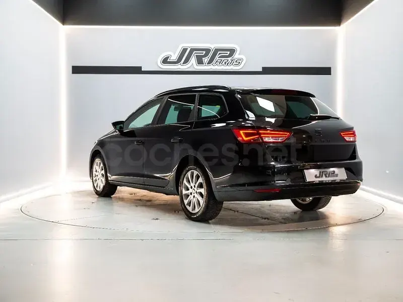 Usado Seat Leon Style 110 CV (80 kW) 2014 Negro Familiar