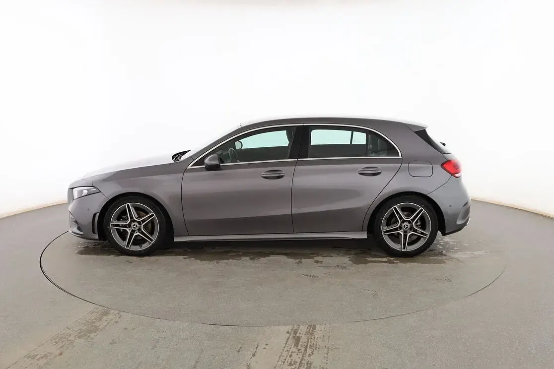 Usado Mercedes A180 116 CV (85 kW) 2020 Gris Berlina