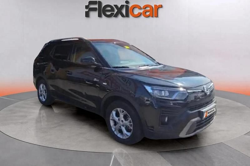 Negro Usado 2023 Ssangyong (KGM) Tivoli SUV | 15.290 € - Imagen 1/4