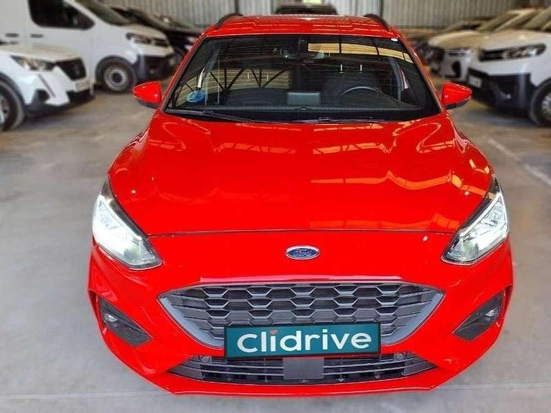 Usado Ford Focus Trend+ 125 CV (91 kW) 2021 Rojo Utilitario