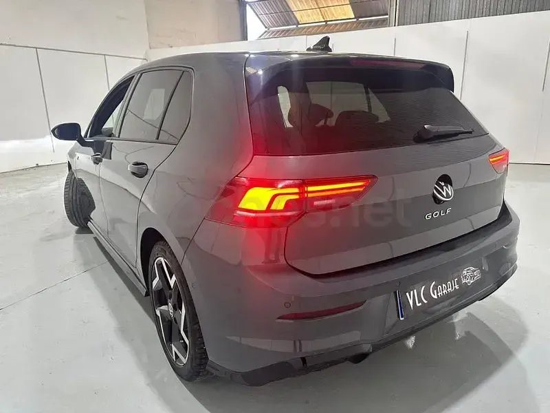 Usado VW Golf VIII R-line 150 CV (110 kW) 2025 Gris / plata Berlina