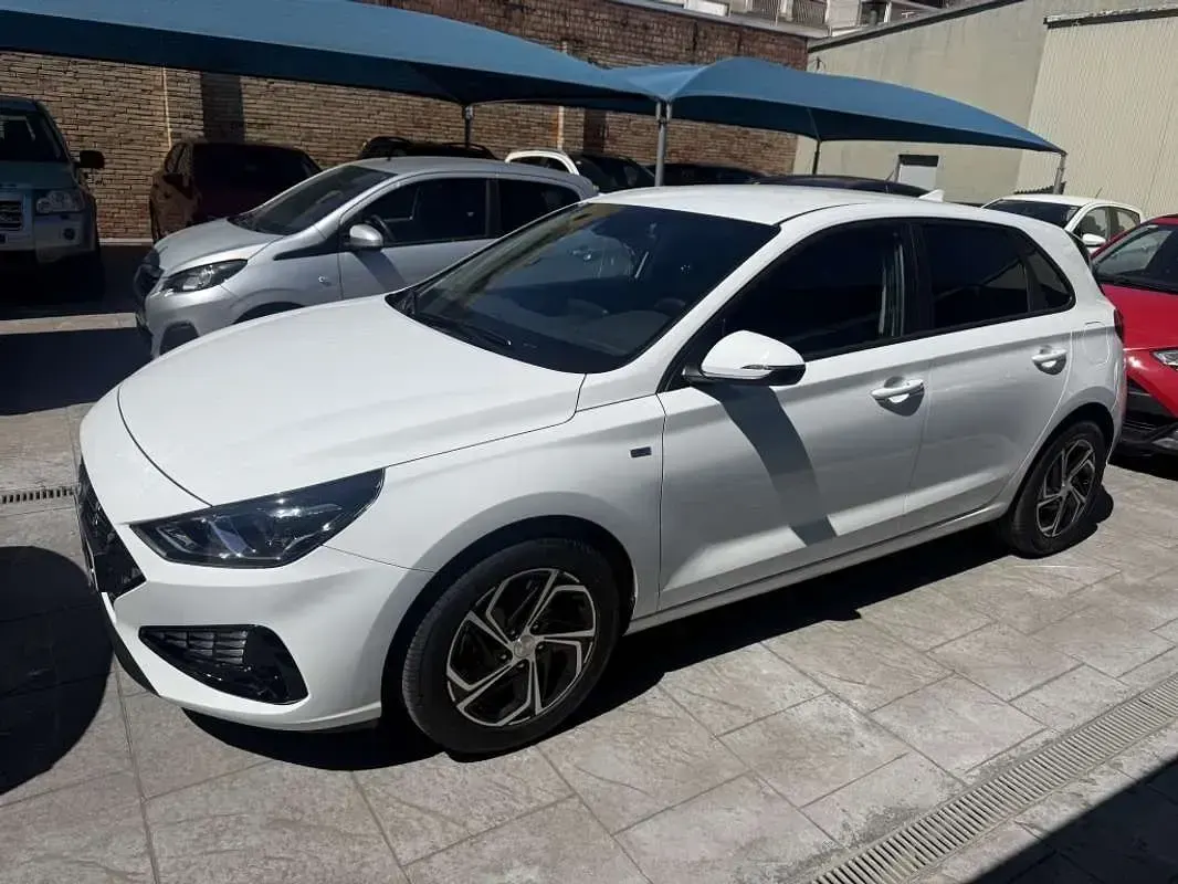 Usado Hyundai i30 120 CV (88 kW) 2022 Blanco Utilitario