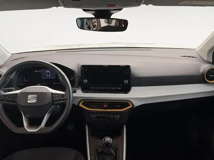 Usado Seat Arona Style 115 CV (84 kW) 2025 Blanco SUV