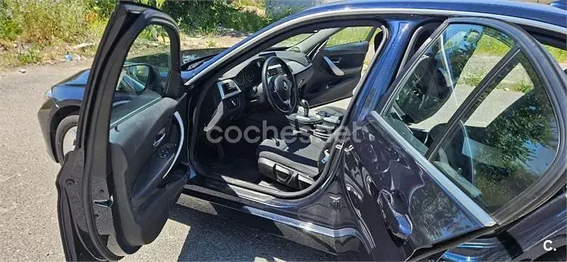Usado BMW 318 143 CV (105 kW) 2015 Azul Berlina