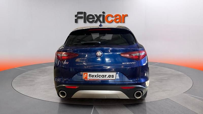 Usado Alfa Romeo Stelvio Executive 180 CV (132 kW) 2018 Azul SUV
