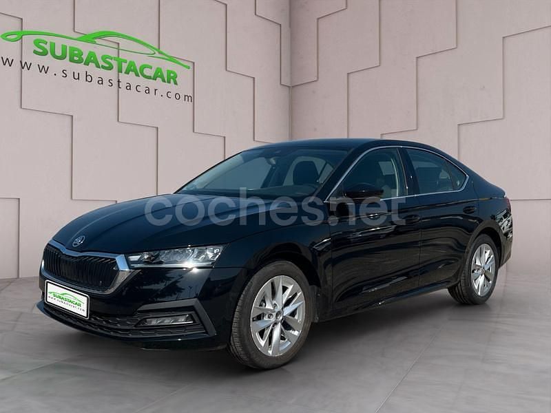 Negro Usado 2021 Skoda Octavia Ambition Berlina | 18.300 € (Buen precio) - Imagen 1/4