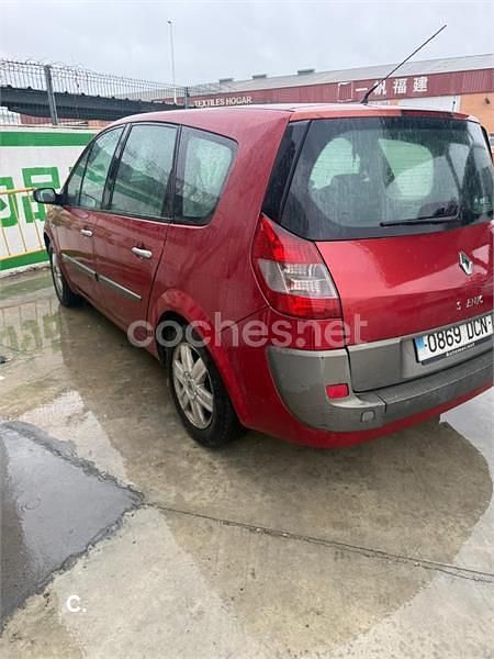 Usado Renault Grand Scénic II Dynamique 120 CV (88 kW) 2006 Rojo Monovolumen