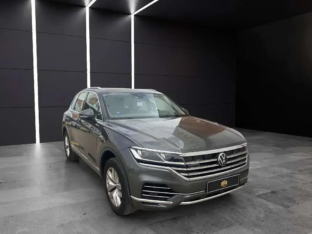 Usado VW Touareg 381 CV (280 kW) 2023 Gris SUV