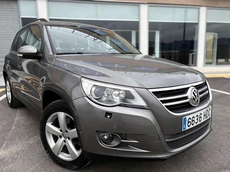 Usado VW Tiguan Advance 140 CV (102 kW) 2011 Gris SUV