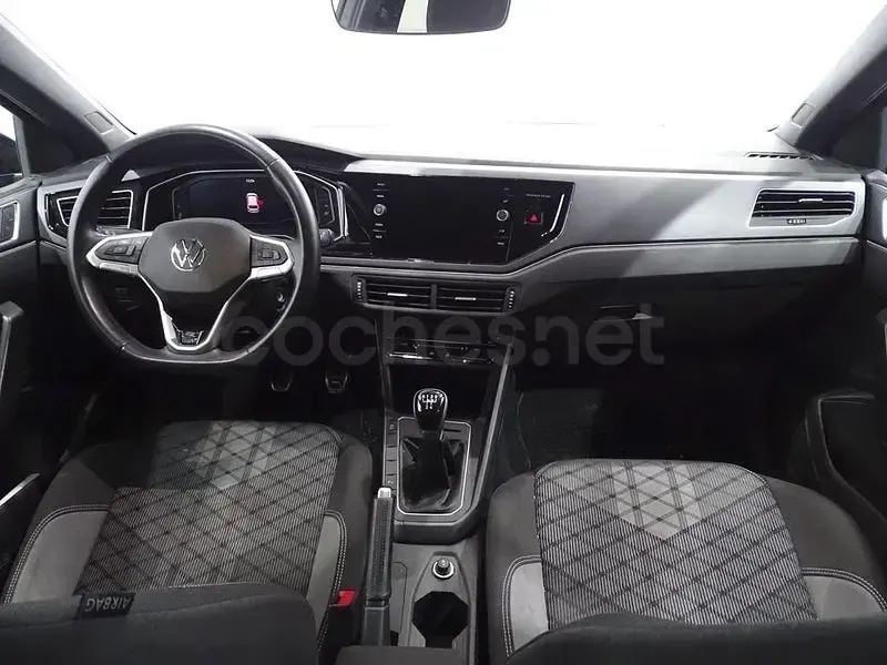 Usado VW Polo R-line 95 CV (69 kW) 2024 Negro Utilitario