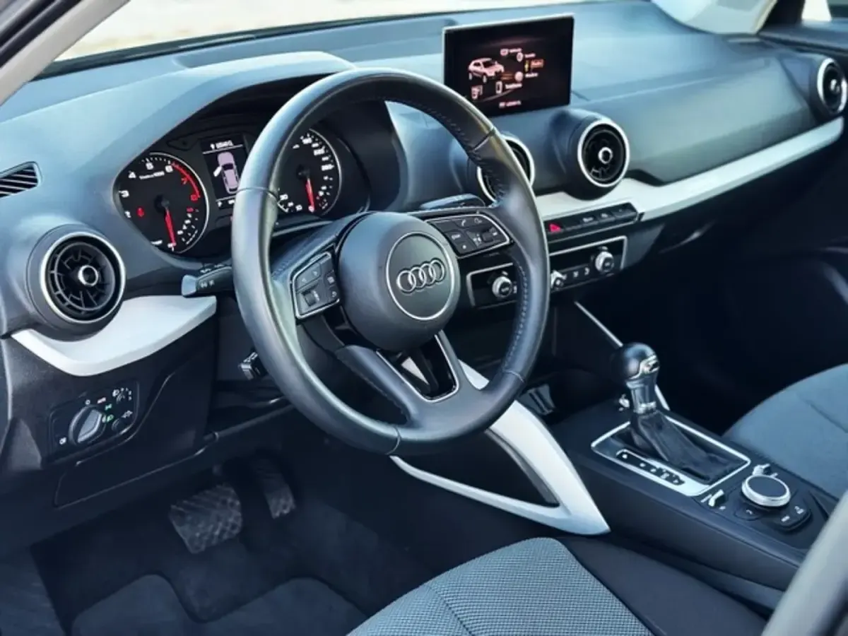 Usado Audi Q2 Design 151 CV (111 kW) 2019 Gris / plata SUV